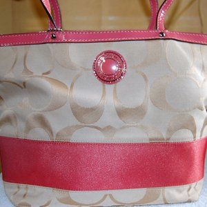ADORABLE COACH BAG - PERFECT FOR SPRING!